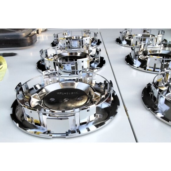 Set of 6 OEM 09 - 14 Chevrolet Tahoe Silverado Suburban Center Cap P/N 19433403 - Picture 4 of 16